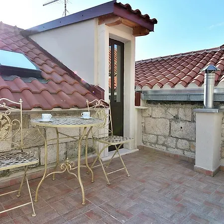 Mirabella Omis